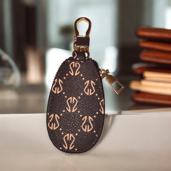 Sleek key case with zipper - Picture 3 of 7